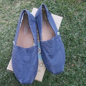 TOMS SHOES